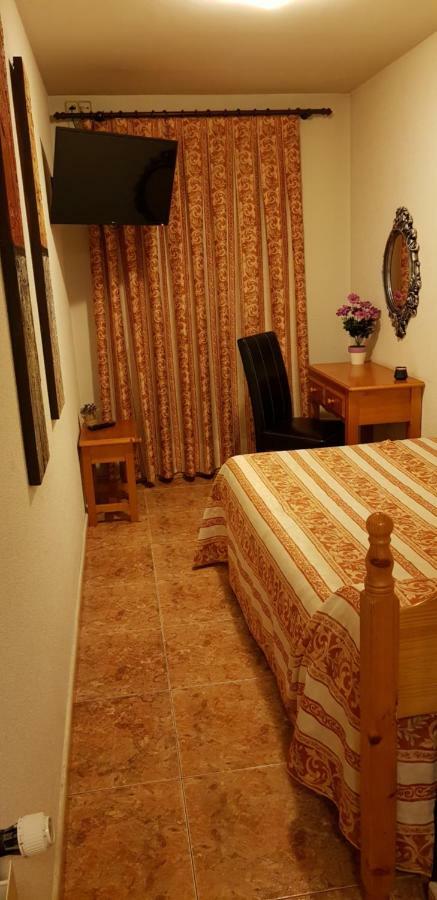 Hostal Plaza El Espinar Buitenkant foto