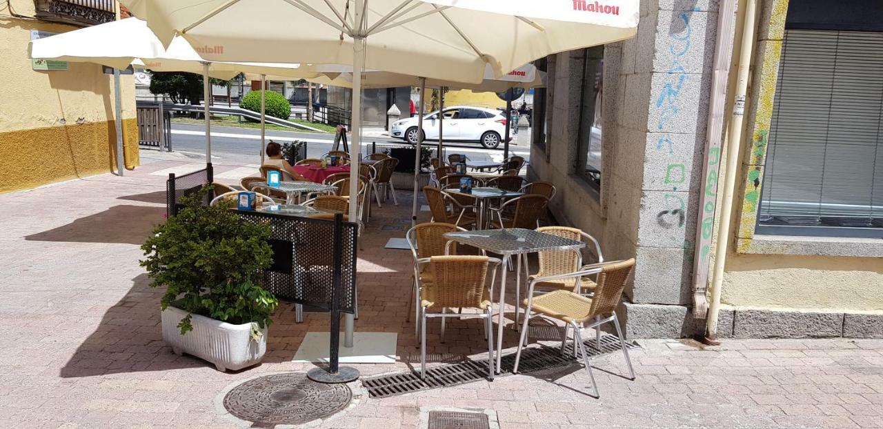 Hostal Plaza El Espinar Buitenkant foto
